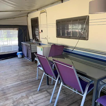 Przyczepy - Osrodek Na Klifie Village - Helska 11 *