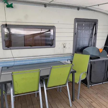 Przyczepy - Osrodek Na Klifie Village - Helska 11