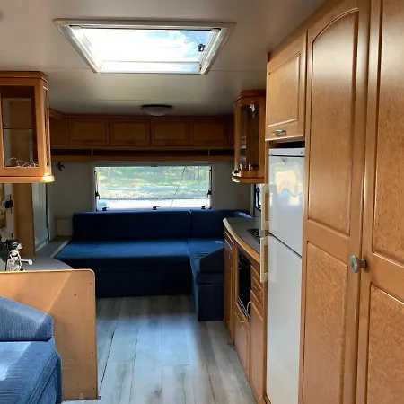 Przyczepy - Osrodek Na Klifie Village - Helska 11 *