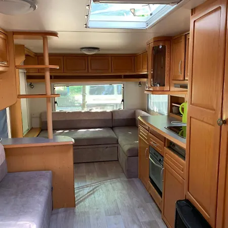 Przyczepy - Osrodek Na Klifie Village - Helska 11 *