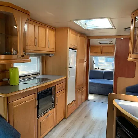 Przyczepy - Osrodek Na Klifie Village - Helska 11 *