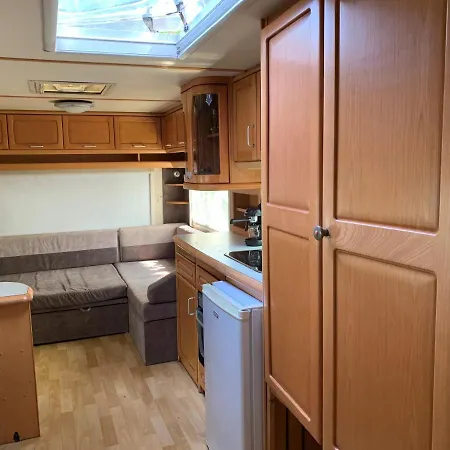 Przyczepy - Osrodek Na Klifie Village - Helska 11 *