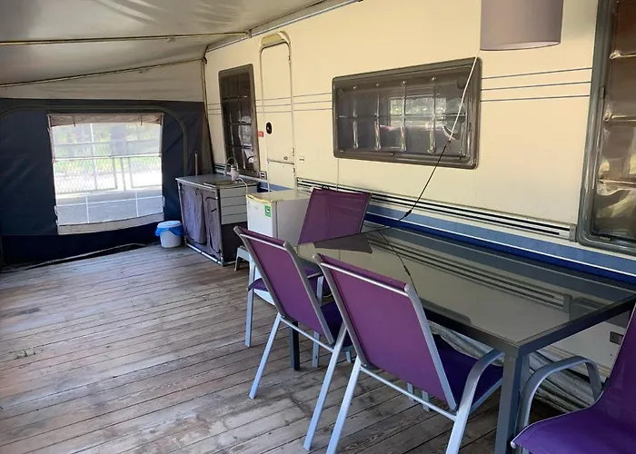 Przyczepy - Osrodek Na Klifie Village - Helska 11 *