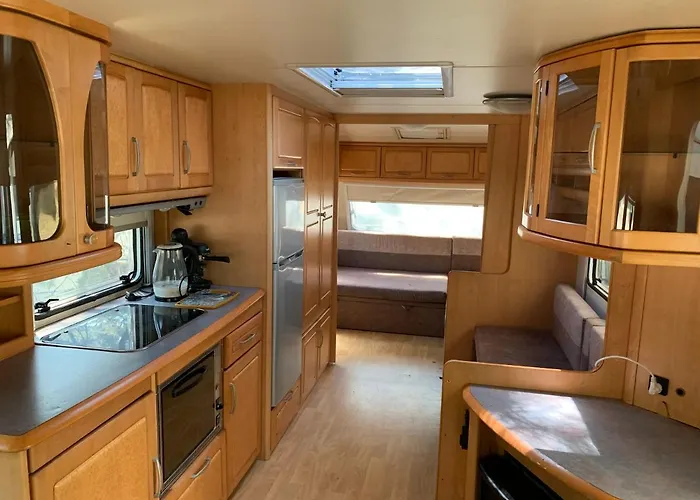 Przyczepy - Osrodek Na Klifie Village - Helska 11