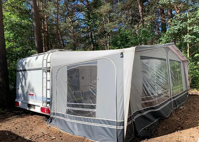 Przyczepy - Osrodek Na Klifie Village - Helska 11 *