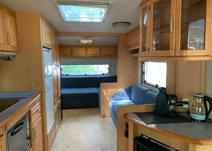 Przyczepy - Osrodek Na Klifie Village - Helska 11 营地 赫尔