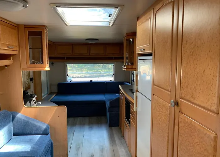 Przyczepy - Osrodek Na Klifie Village - Helska 11 *