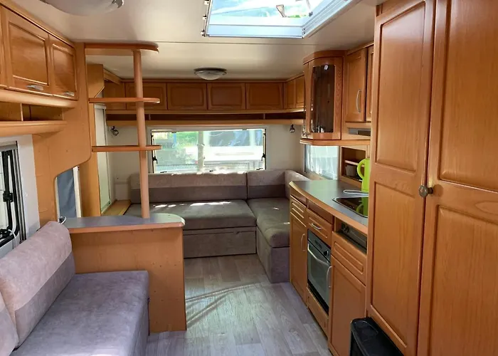 Przyczepy - Osrodek Na Klifie Village - Helska 11 *