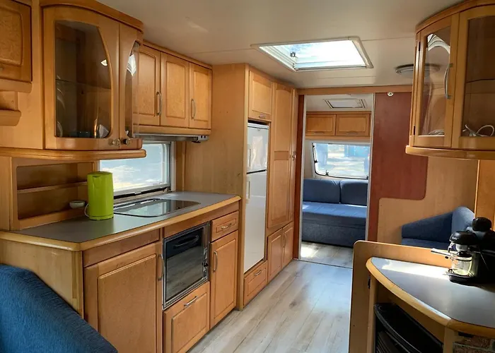 Przyczepy - Osrodek Na Klifie Village - Helska 11 *