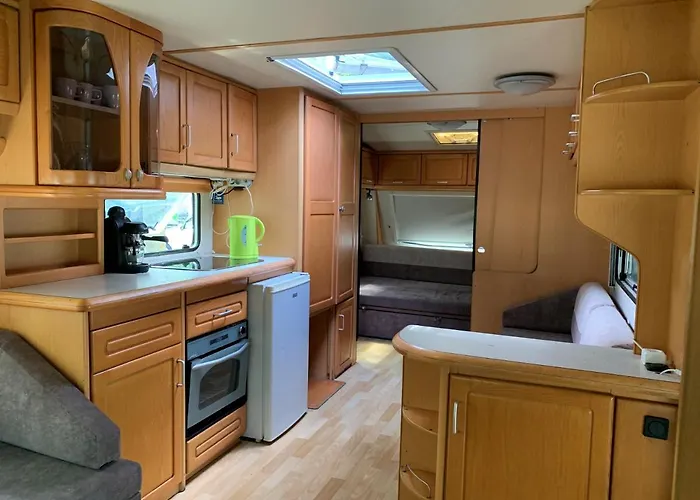 Przyczepy - Osrodek Na Klifie Village - Helska 11 *