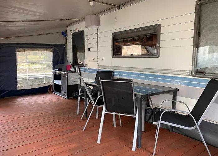 Przyczepy - Osrodek Na Klifie Village - Helska 11 *