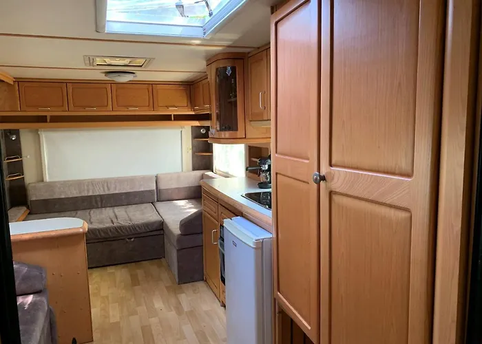 Przyczepy - Osrodek Na Klifie Village - Helska 11 *